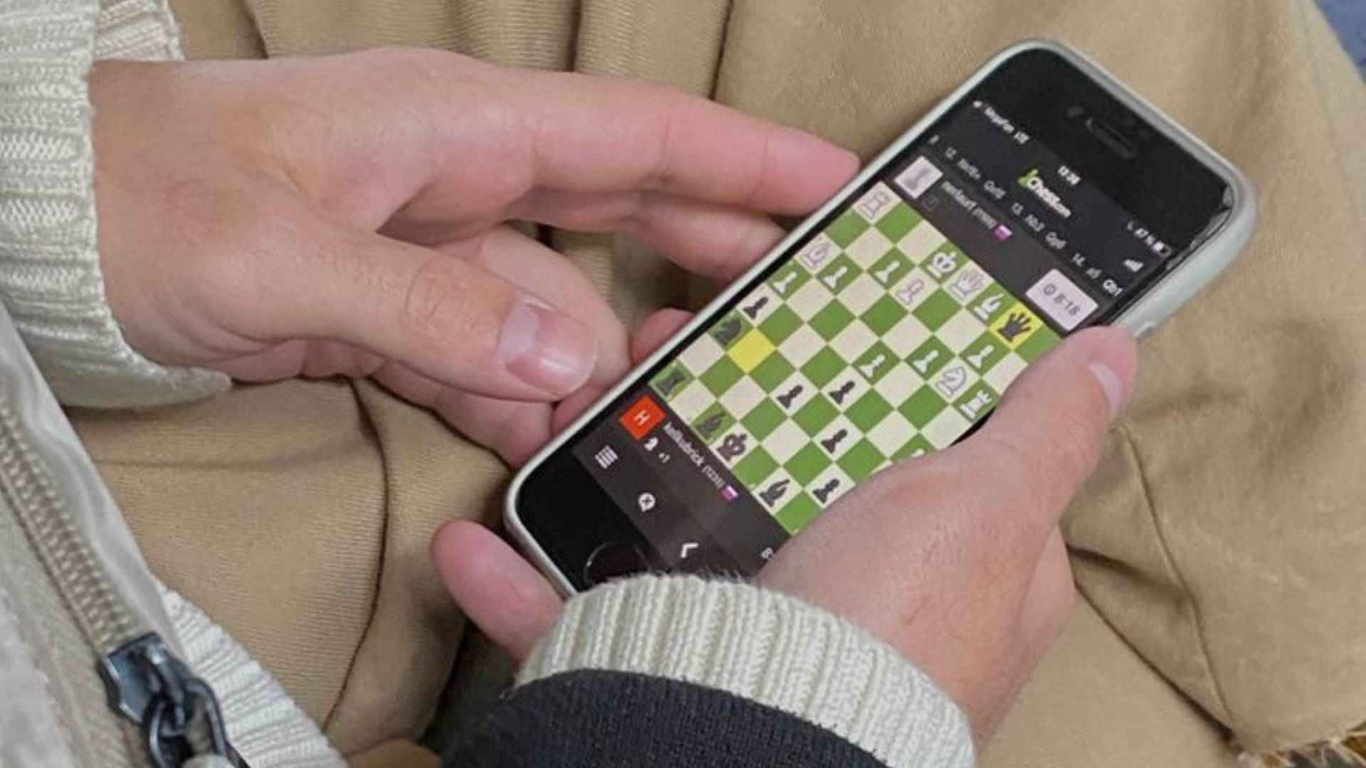 Poker Language That Encourages Better Table Awareness